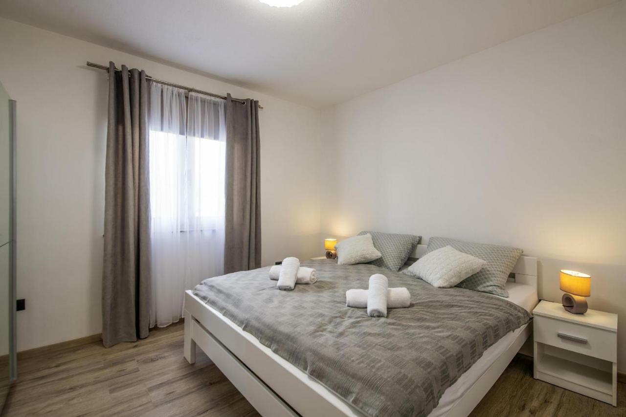 PUY Apartments Lovric מראה חיצוני תמונה